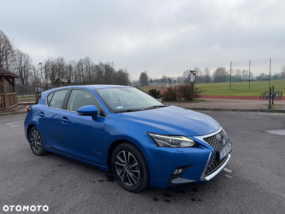 Lexus CT - 9