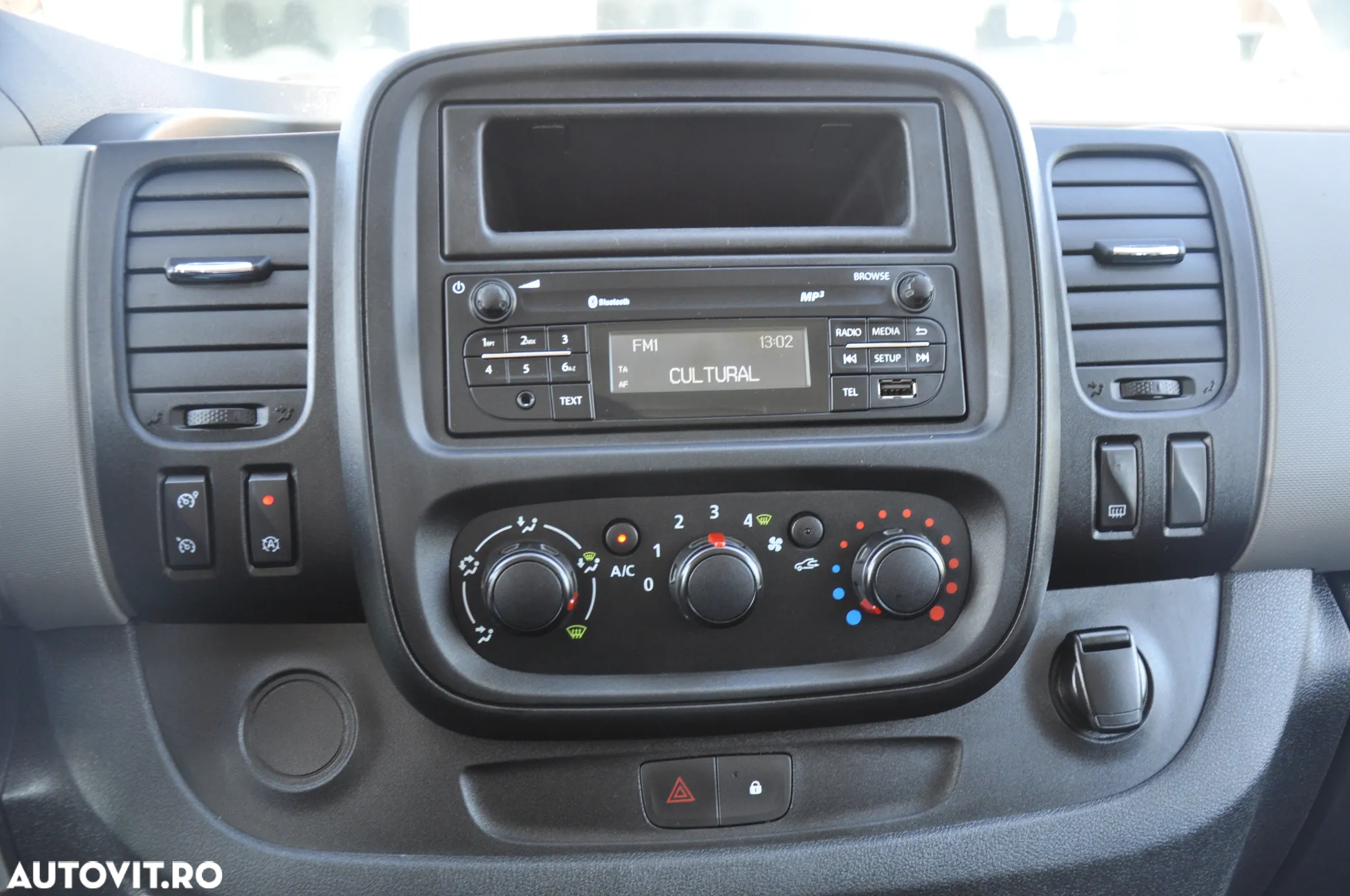 Renault Trafic L2H1 9 Locuri - 16