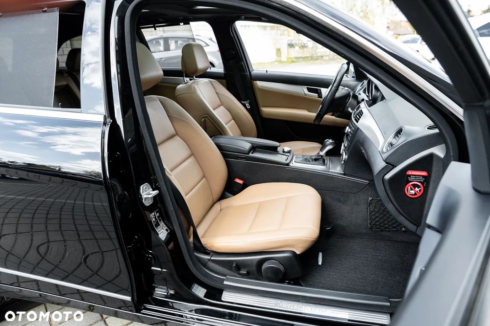 Mercedes-Benz Klasa C 250 CDI DPF Automatik BlueEFFICIENCY Special Edition - 19