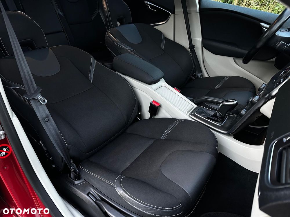 Volvo V40 D3 Geartronic Summum - 22