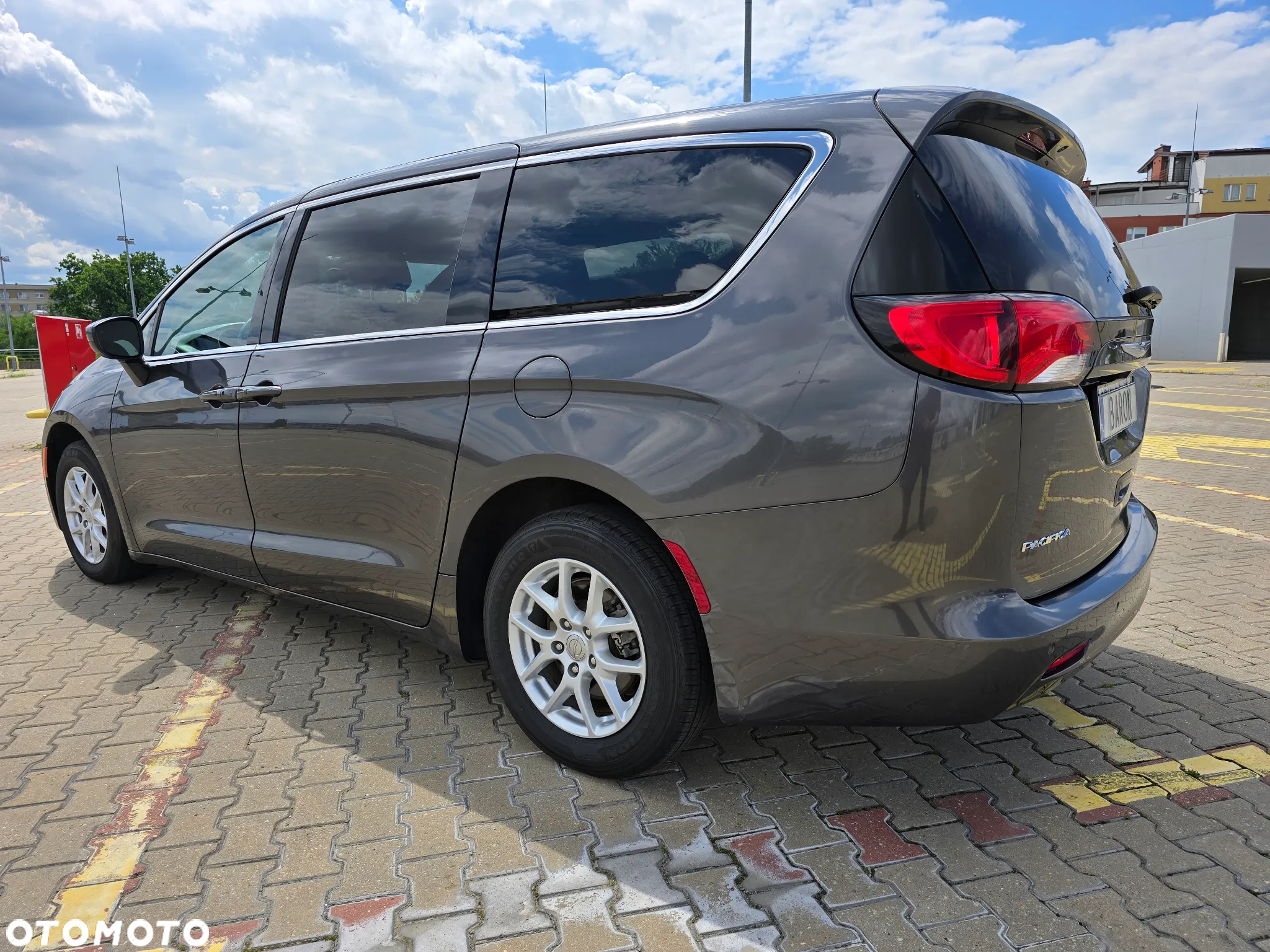 Chrysler Pacifica - 8