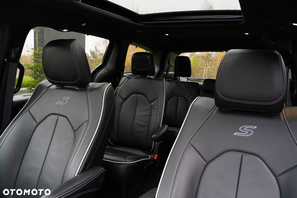 Chrysler Pacifica - 33