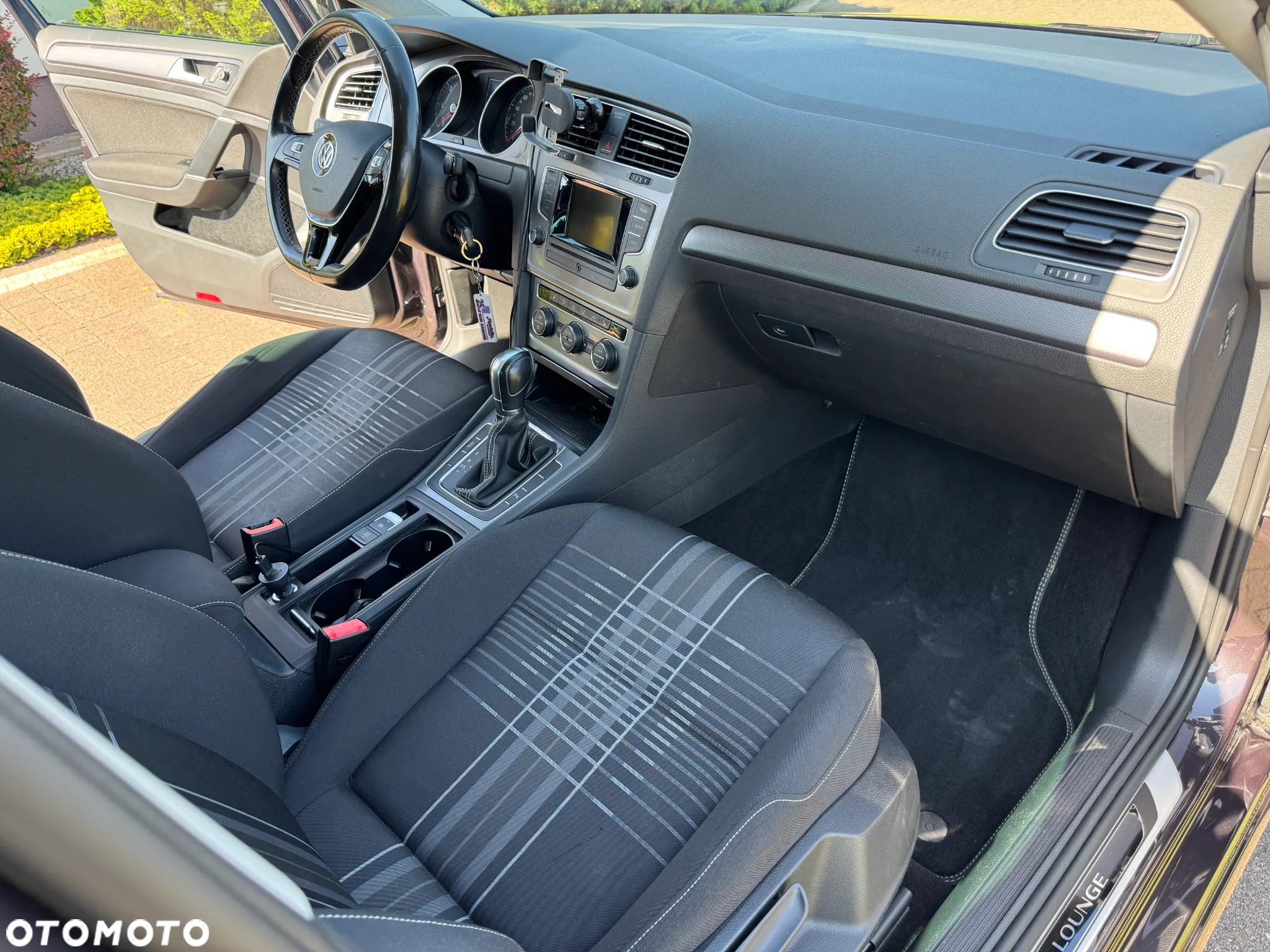 Volkswagen Golf - 6
