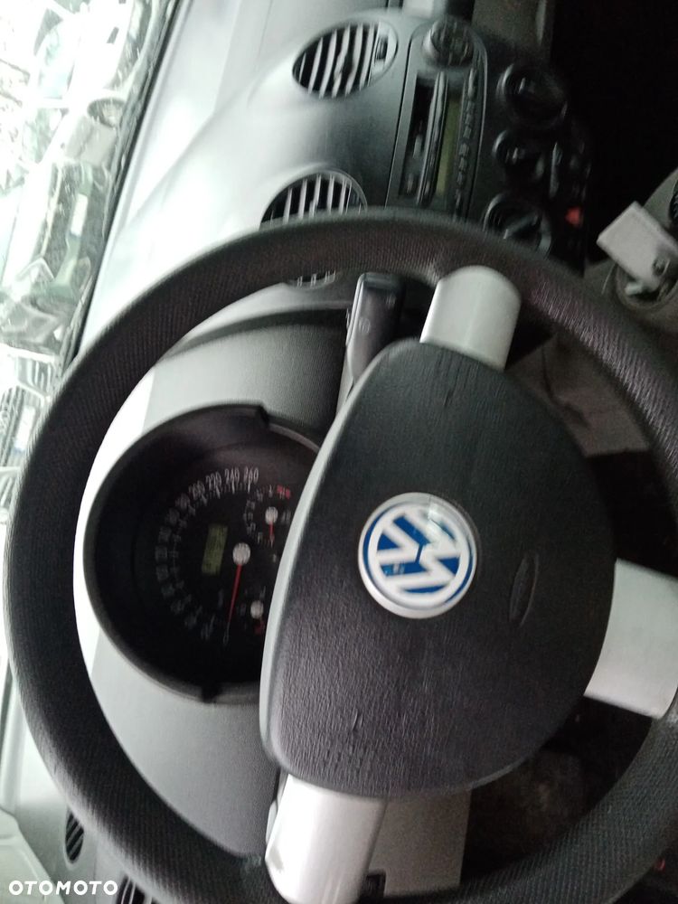 Volkswagen New Beetle - 5