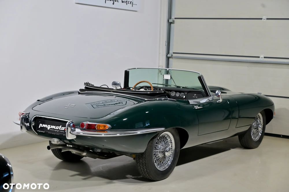 Jaguar E-Type - 10