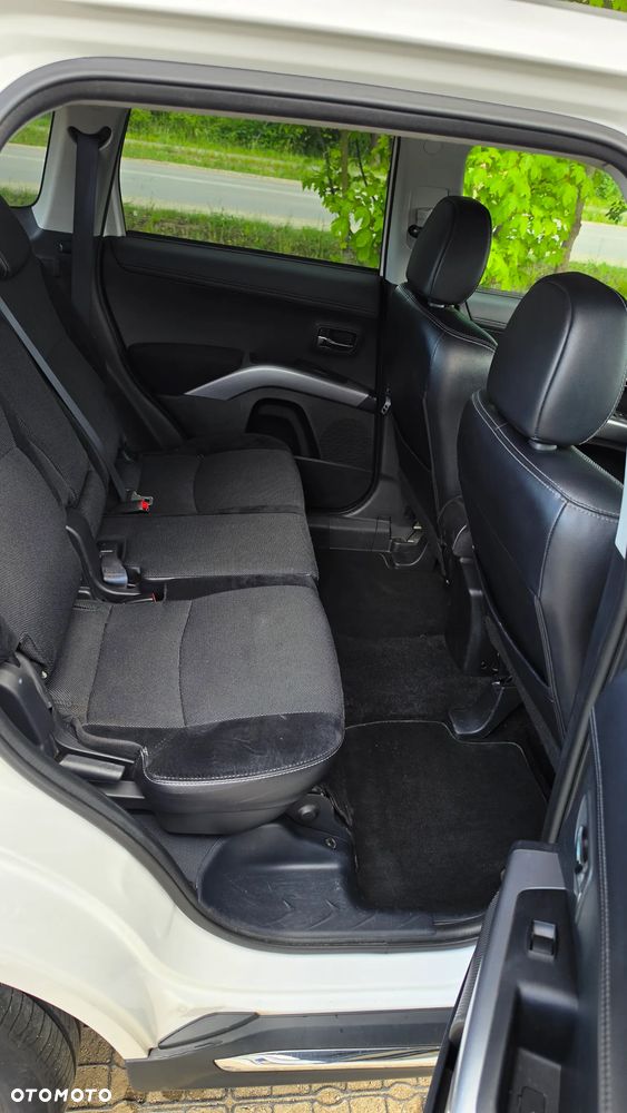 Mitsubishi Outlander 2.2 DI-D 4WD Intense - 18