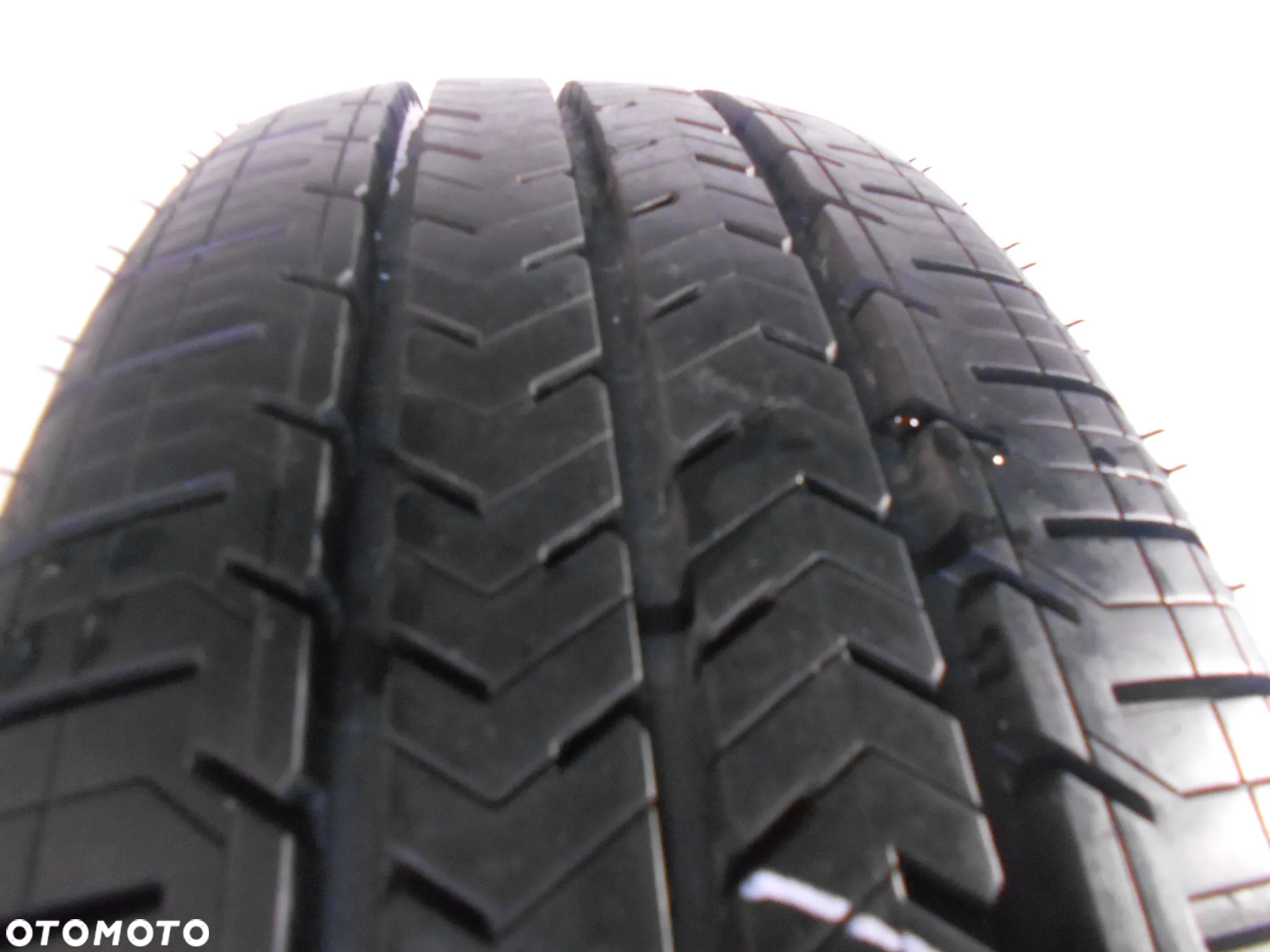 OPONA POJEDYNKA 195/65R16C MICHELIN AGILIS 51 DOT 0517 8.5MM - 2