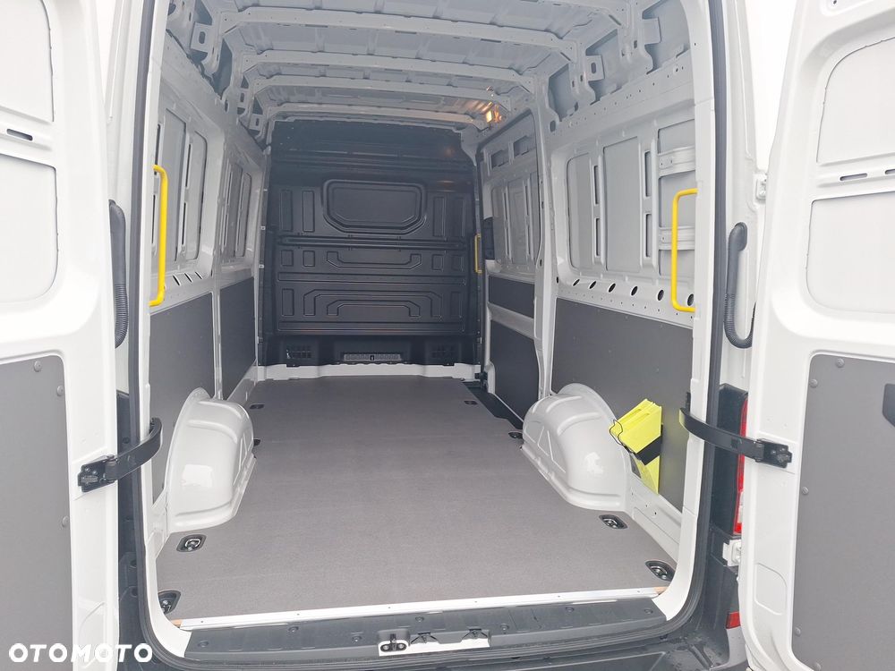 Volkswagen Crafter 35 furgon wysoki dach, 2,0 TDI 177KM, przedni, 6-bieg manualna 3640 mm, Euro 6 - 17