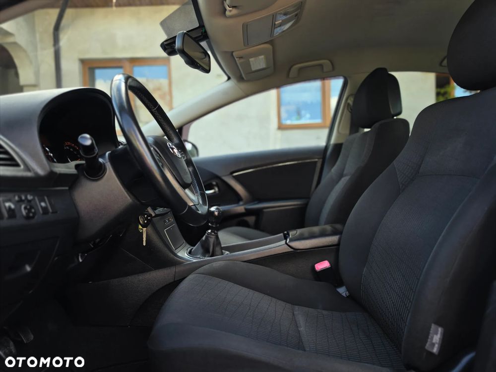 Toyota Avensis - 25
