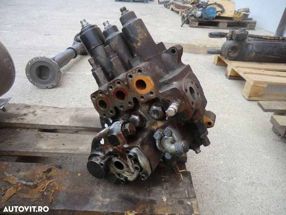 Distribuitor hidraulic incarcator frontal volvo l120c - 1