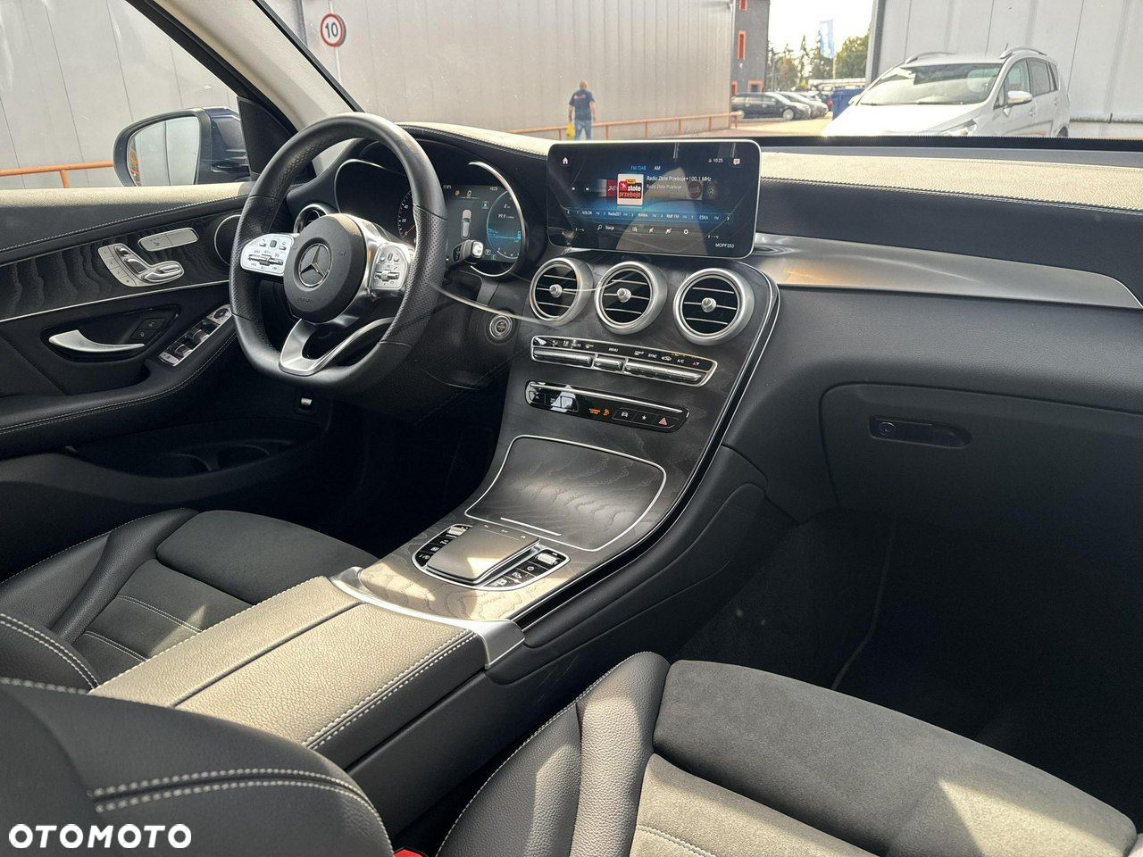 Mercedes-Benz GLC - 21