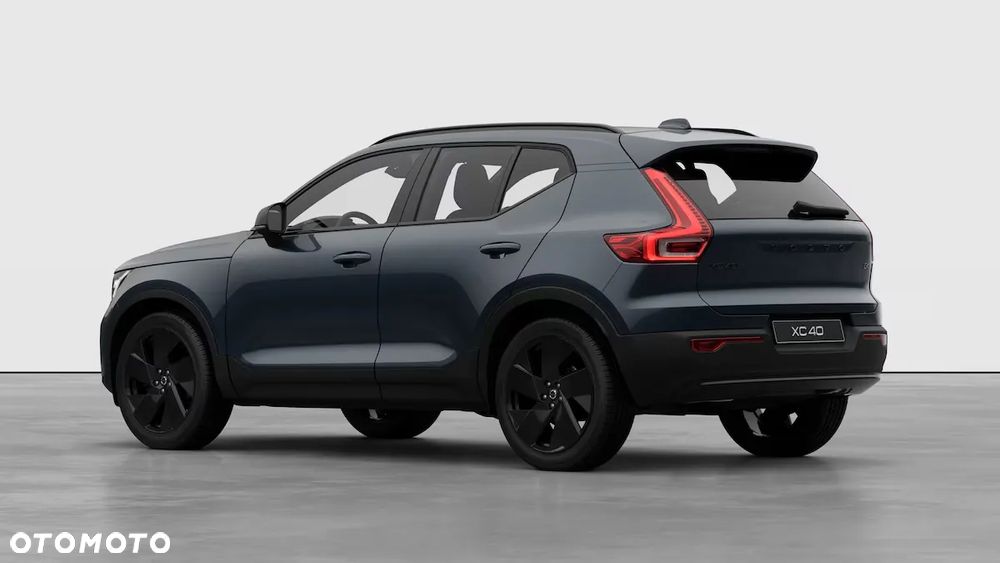 Volvo XC 40 B4 Plus Black Edition - 3