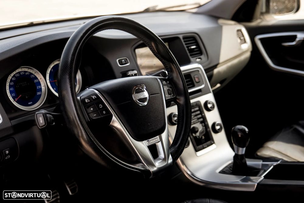 Volvo V60 2.0 D3 R-Design Start/Stop - 10