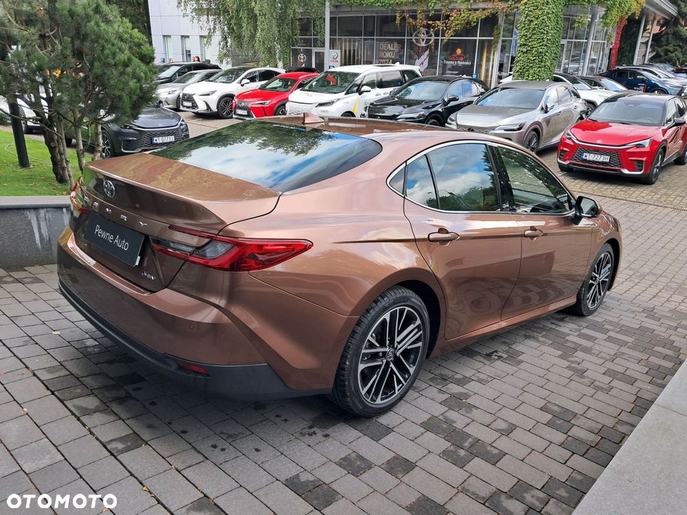 Toyota Camry - 4