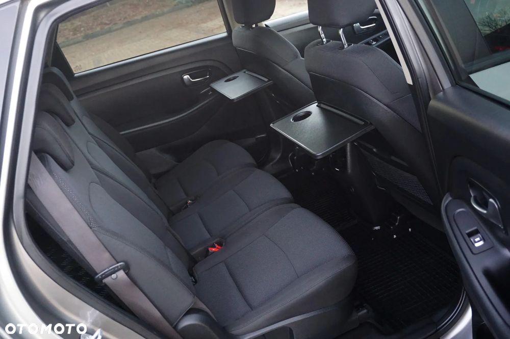 Kia Carens 1.6 GDI Dream Team Edition - 27