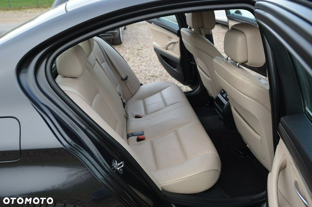 BMW Seria 5 520d - 33