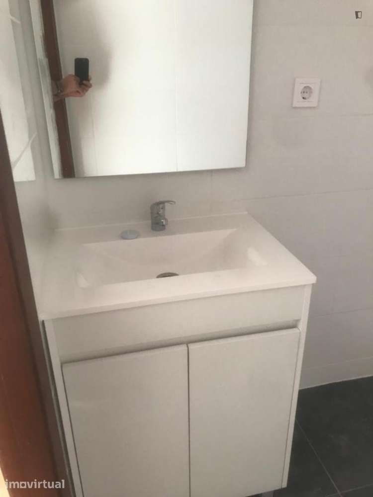 Quarto - localizado em Cedofeita Porto - Grande imagem: 4/15