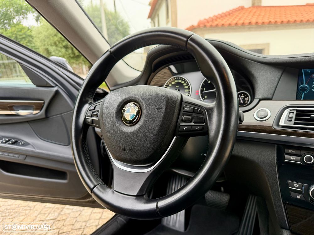 BMW 740 d Pack M - 30