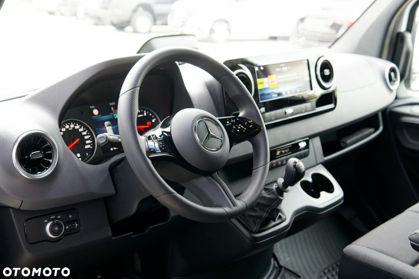 Mercedes-Benz Sprinter - 11
