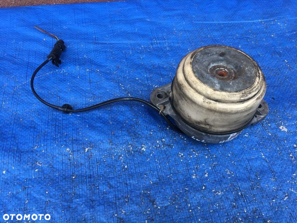 Mercedes W204 C Klasa 4x4 4Matic Poduszka Silnika A2042403917 - 1