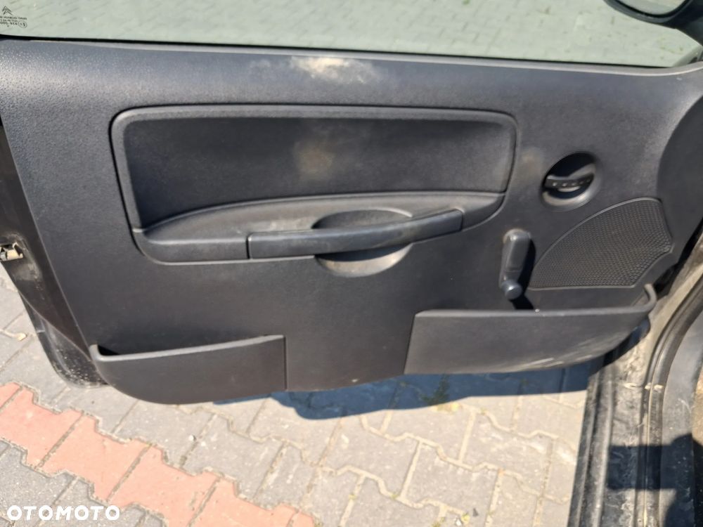 Citroen C2 silnik 1.1 60KM HFX skrzynia biegów sprzęgło drzwi klapa błotnik zderzak błotnik maska lusterko lakier EXYB czarny lewarek wybierak stacyjka sterownik moduł wiązka zbiorniczek alternator rozrusznik maglownica przepływomierz wąż przewód obudowa osłona atrapa podszybie mechanizm silniczek głośnik radio konsola wyświetlacz zegary moduł komfortu szyba mcperson amortyzator sprężyna sanki wahacz tłumik wydech kolektor zacisk hamulcowy pompa pompka ABS półoś podsufitka przysłonka lampa fotele panel sterowania klimatyzacji wykładzina kierownica manetki zwijak Air bag schowek konsola zamek klamka wspomaganie boczek pas przedni chłodnica NA CZĘŚCI wszystkie części - 12