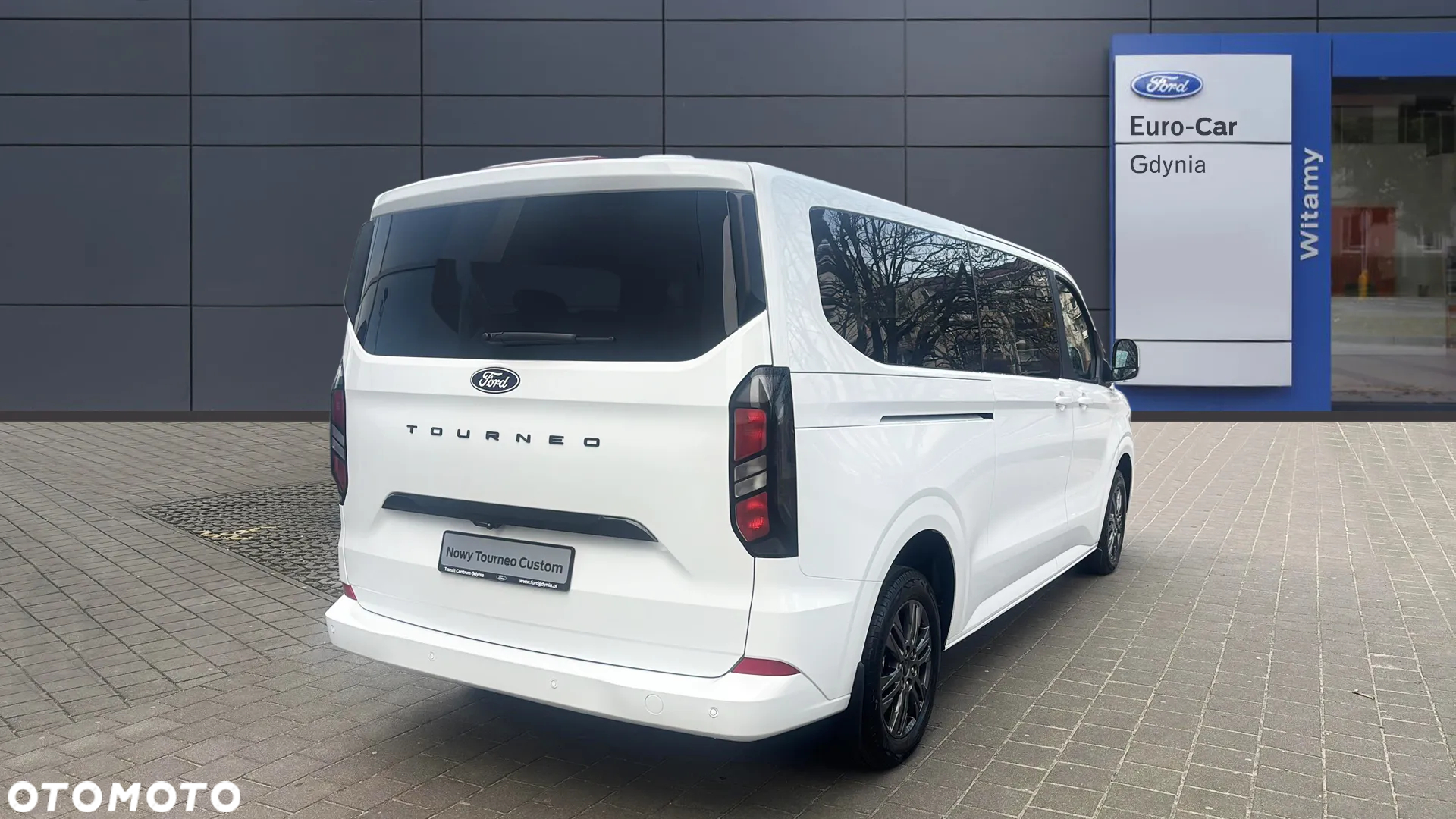 Ford Tourneo Custom 2.0 EcoBlue 320 L2 Titanium - 4