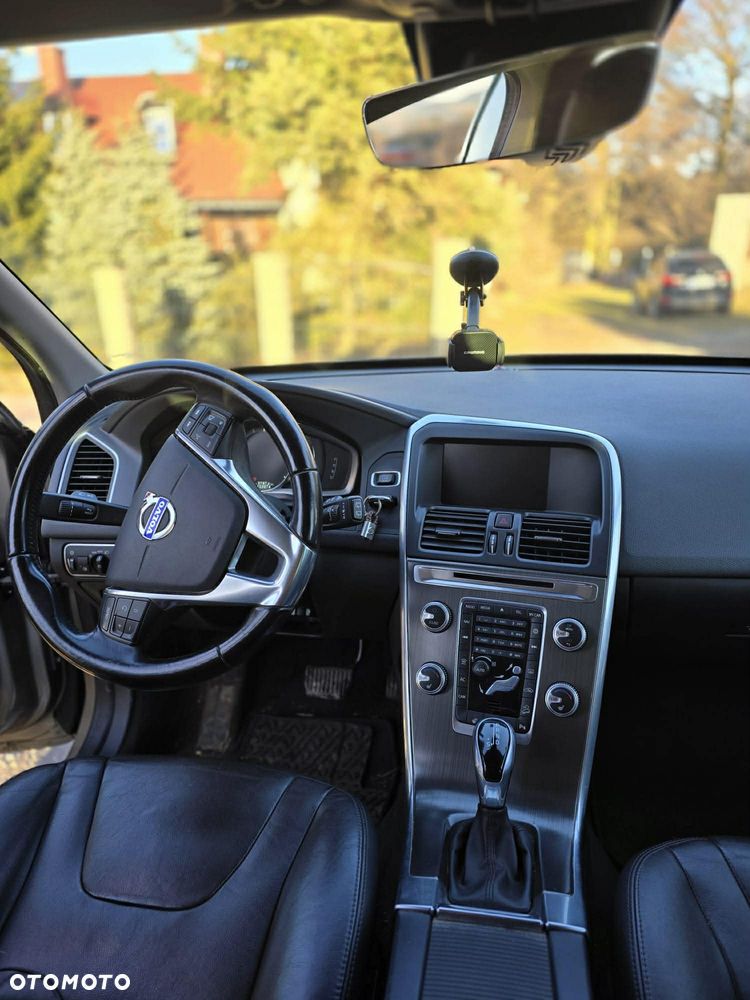 Volvo XC 60 D5 AWD Geartronic Summum - 3