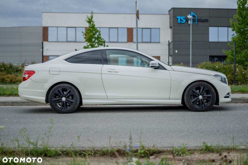 Mercedes-Benz Klasa C 250 CGI BlueEff Sport - 9
