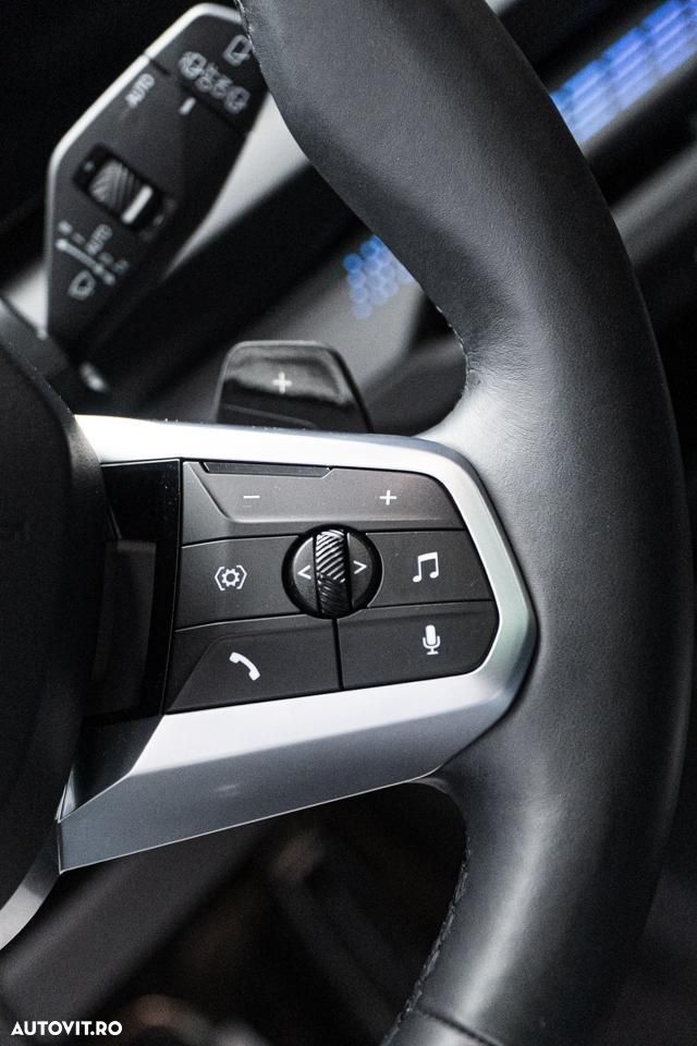 BMW Seria 1 120 AT MHEV - 35