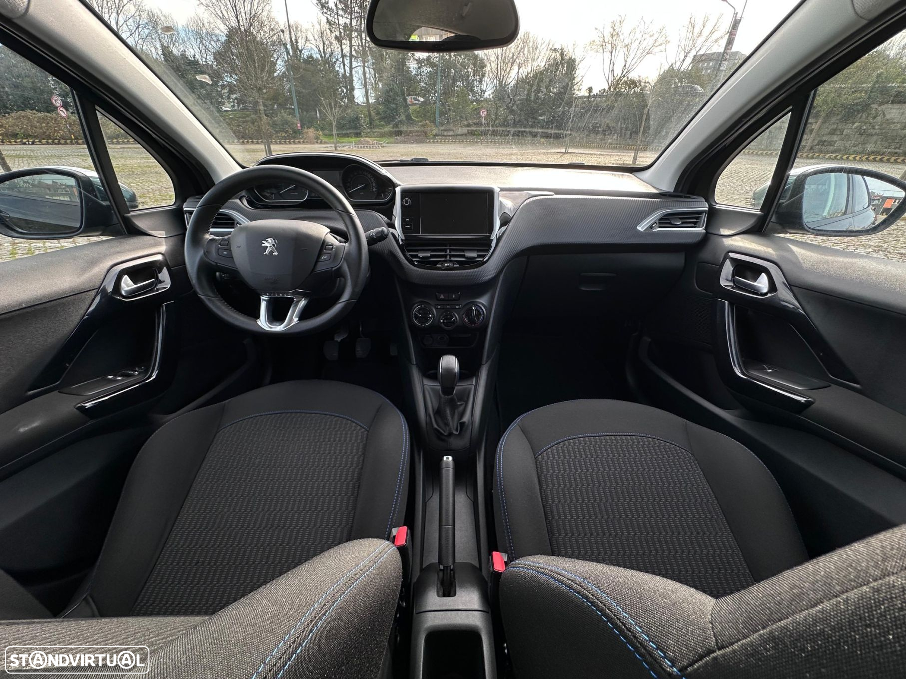 Peugeot 208 - 11