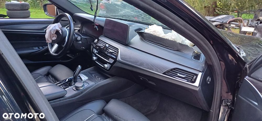 BMW Seria 5 530e xDrive - 13