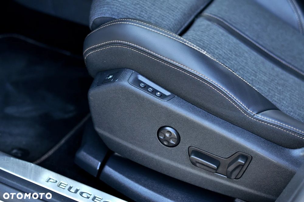 Peugeot 3008 THP 165 EAT6 Stop & Start Allure - 22