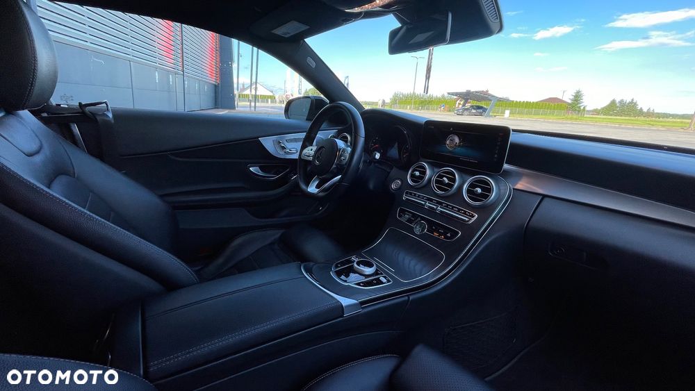 Mercedes-Benz Klasa C 300 9G-TRONIC AMG Line Plus - 13