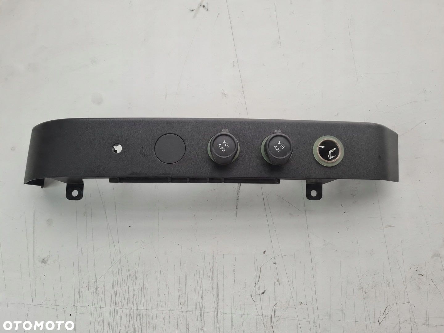 PANEL ZAPALNICZEK GNIAZDA ELEKTRYCZNE ELEMENT KONSOLI VOLVO FH 4 EURO 6 - 1