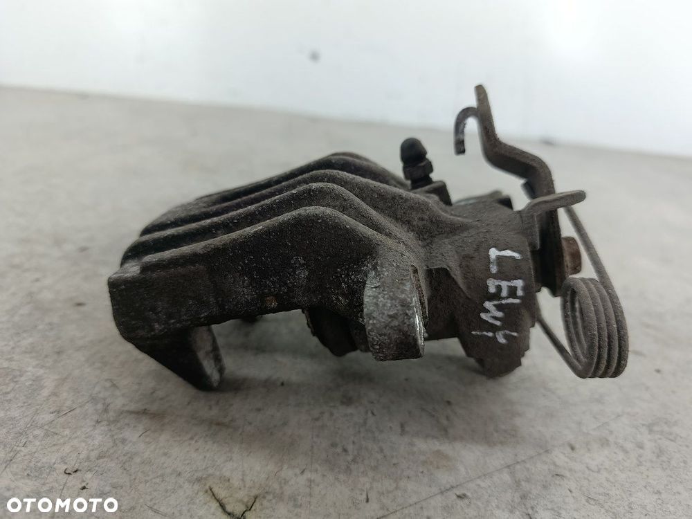 ZACISK HAMULCOWY LEWY TYŁ AUDI A4 B5 1.8 20V - 5