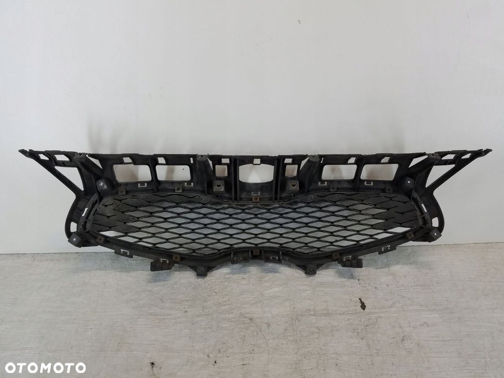 atrapa grill kia carens iv - 2