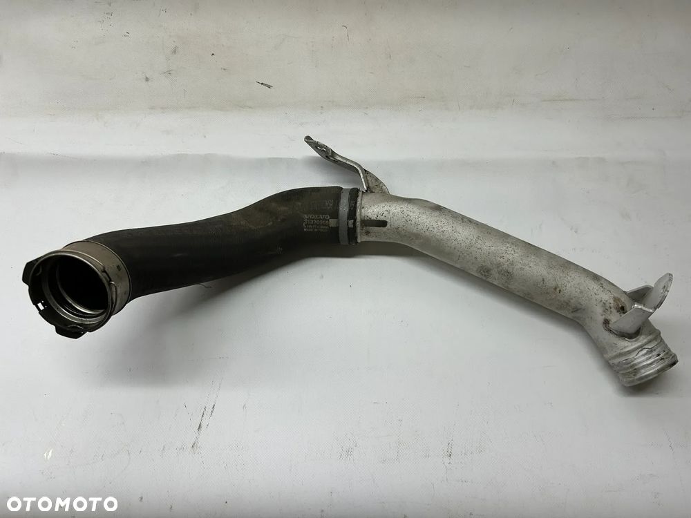 Volvo V-40 II 2012- przewod powietrza rura turbo 31370955