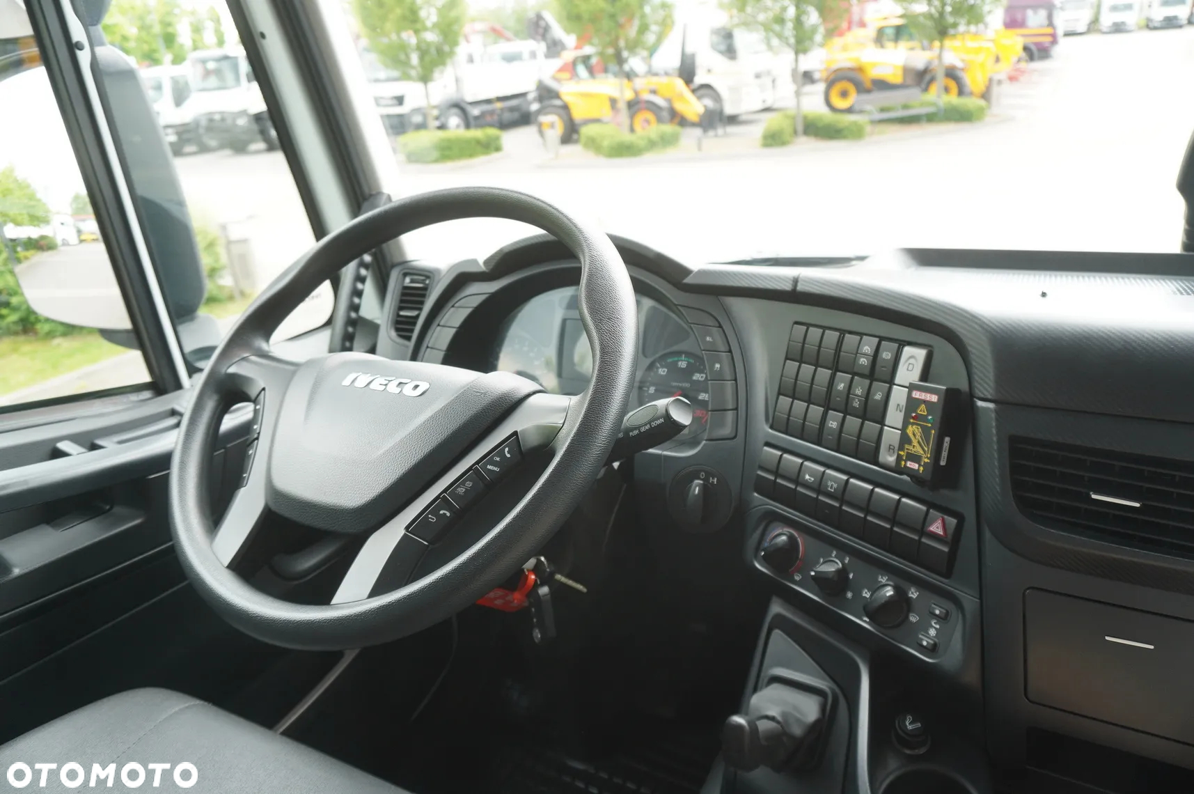 Iveco Stralis 310 / 34 tys. km!!! / HDS Fassi 4t 400 MTH! / Burtowy - 28