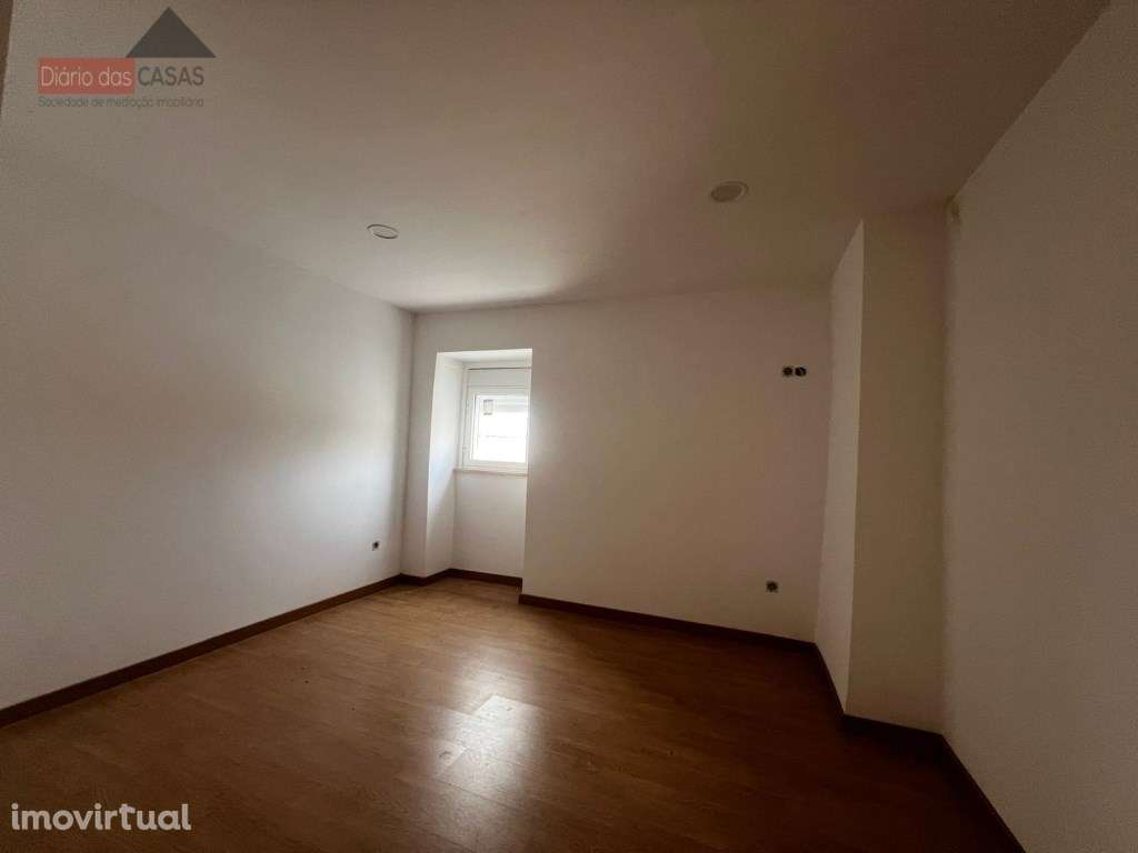 Moradia Bi-Familiar T4 em São Martinho de Árvore - Grande imagem: 4/21