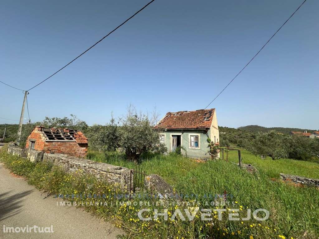 Casa antiga para recuperar em terreno com 10.560 m2 perto de Chãos. - Grande imagem: 2/30