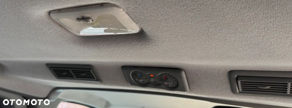 Renault Trafic Grand Passenger Black Edition - 10