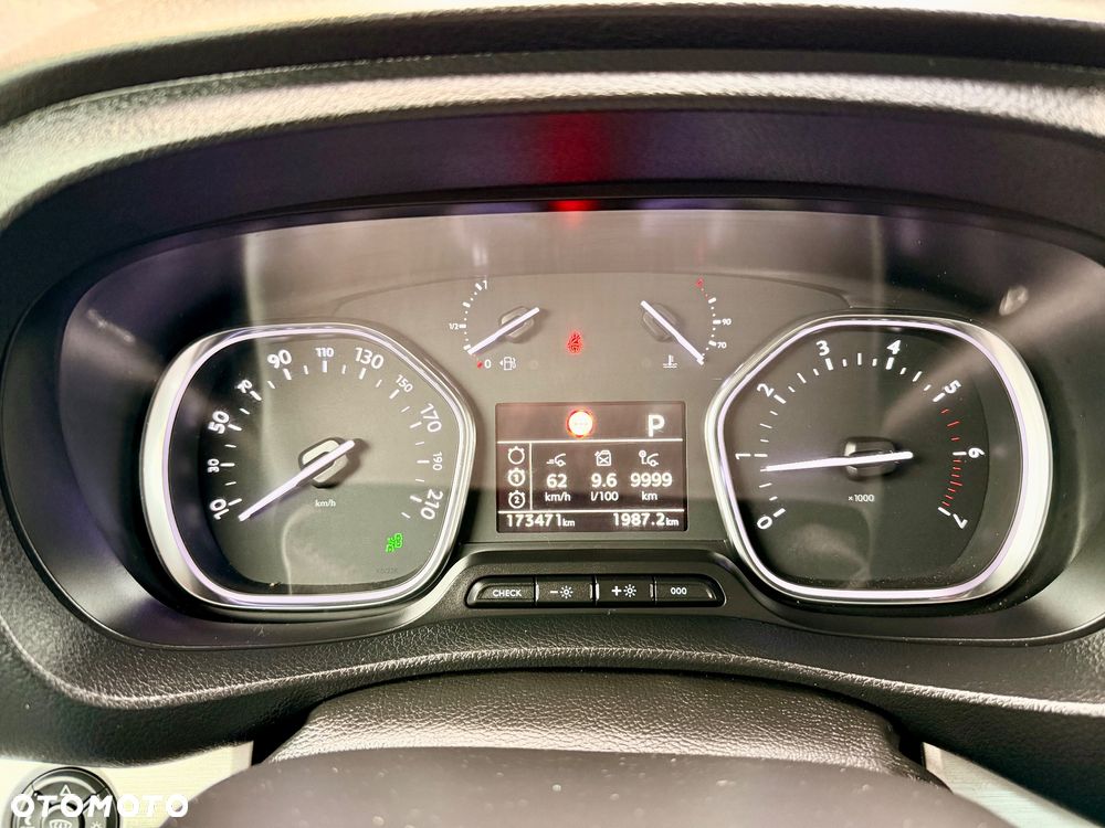 Peugeot Traveller - 26