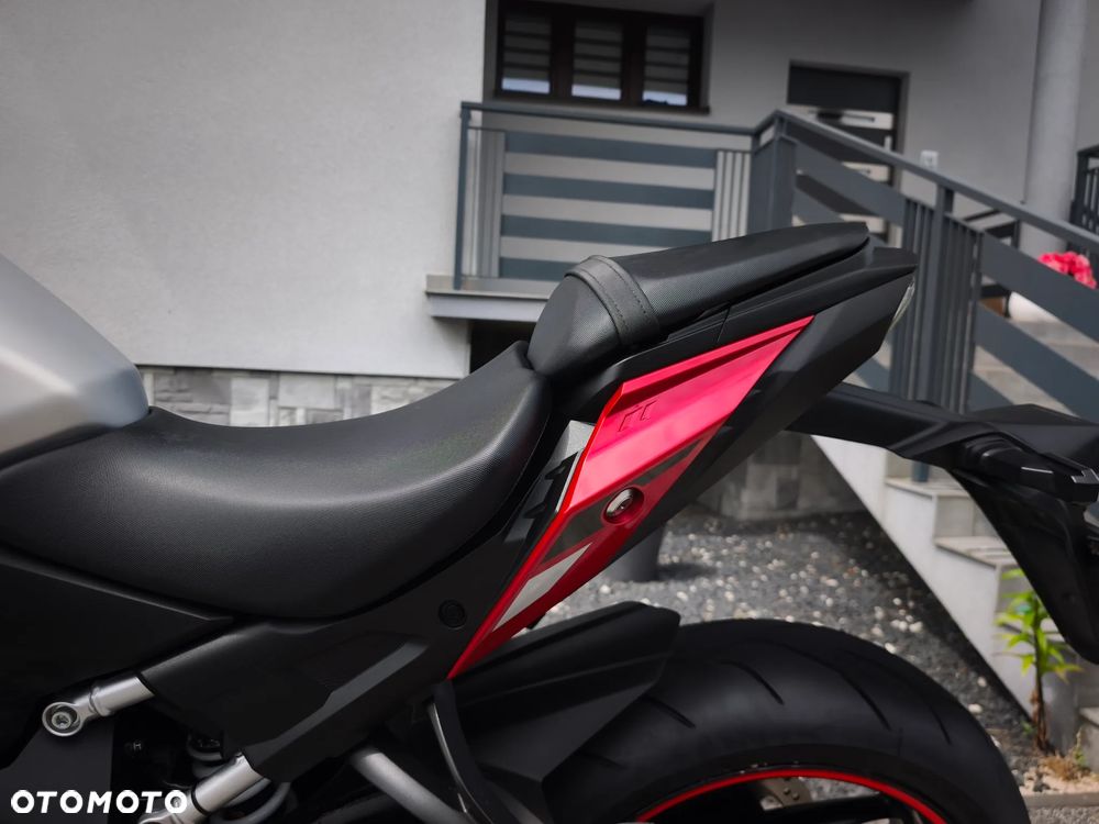 Suzuki GSX - 22
