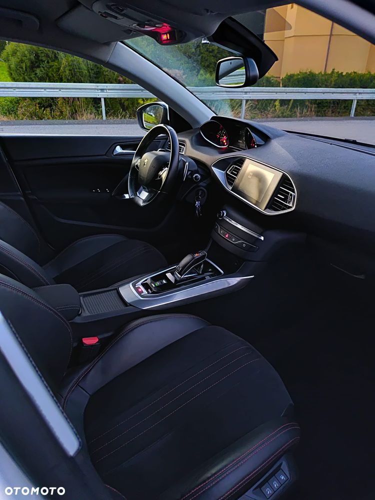 Peugeot 308 BlueHDi 130 EAT8 Allure - 22