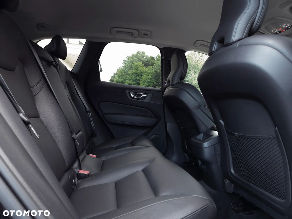 Volvo XC 60 B4 B Momentum Pro - 23