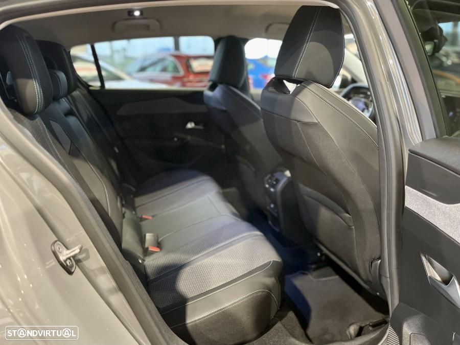 Peugeot 308 1.5 BlueHDi Allure Pack EAT8 — fotografia 26