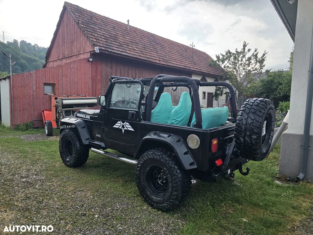 Jeep Wrangler - 12