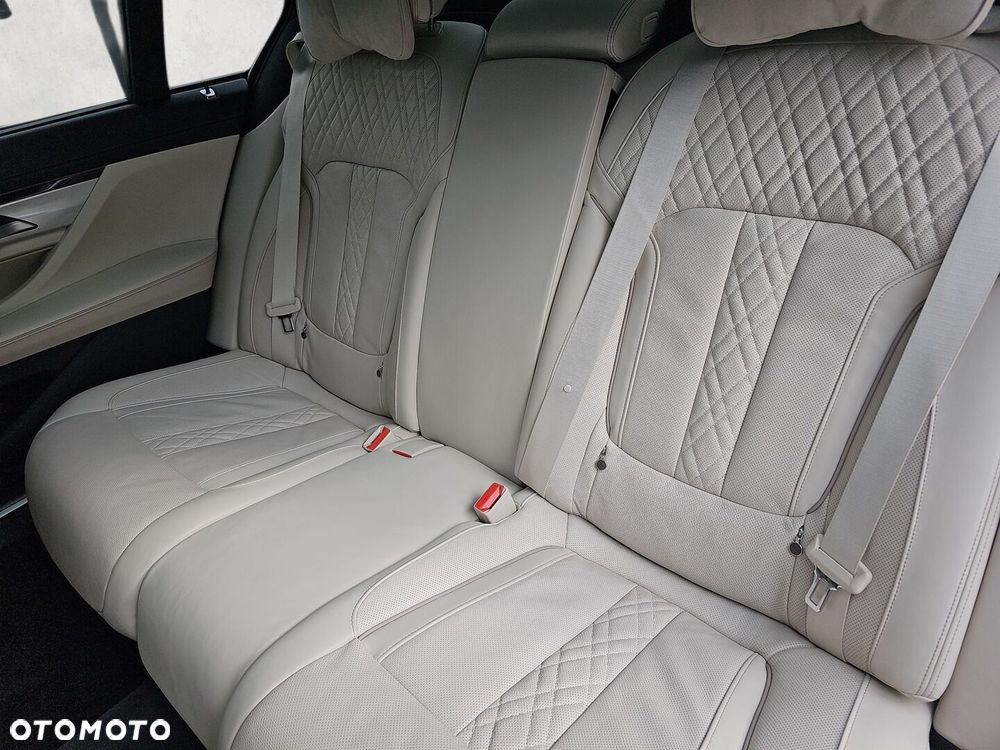 BMW Seria 7 - 28