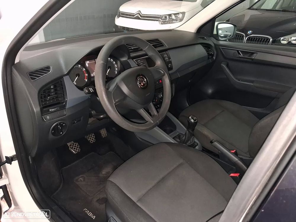 Skoda Fabia 1.0 Ambition — fotografia 9