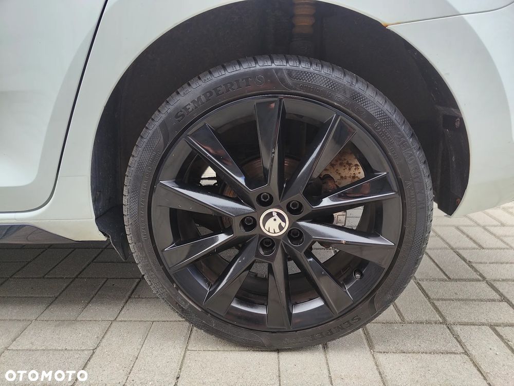 Skoda RAPID Spaceback 1.4 TSI DSG Monte Carlo - 9